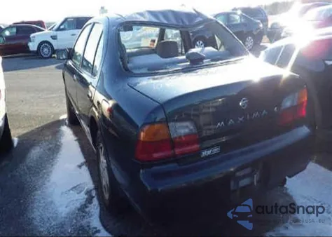 1995 Nissan Maxima Gle/Gxe/Se z USA, uszkodzony, nr VIN JN1CA21D1ST062745